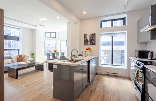 Downtown Montreal Apartment | Inner-City Studio on Bishop -Heart of MTL ZX0