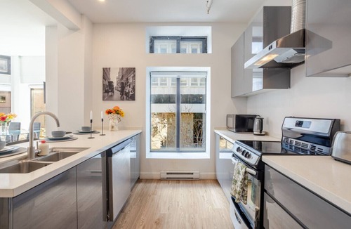 Downtown Montreal Apartment | Inner-City Studio on Bishop -Heart of MTL ZX0