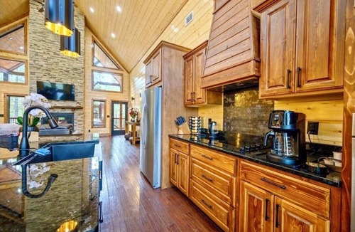 Pickens Cabin | INNER PEACE Lux Cabin: XL Hot Tub 2Firplaces - The Perfect Getaway!