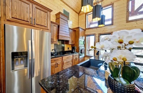 Pickens Cabin | INNER PEACE Lux Cabin: XL Hot Tub 2Firplaces - The Perfect Getaway!