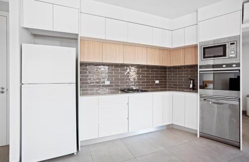 Marrickville Apartment | Inner West 1BR & Balcony - Mins to CBD