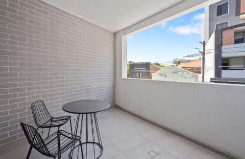 Marrickville Apartment | Inner West 1BR & Balcony - Mins to CBD