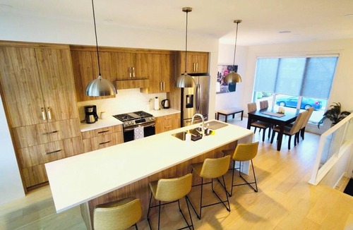 Southeast Calgary House | Innercity Luxury 3BR House with AC/garage near Stampede/Saddledome/BMO/MNP