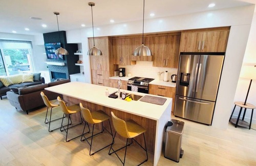 Southeast Calgary House | Innercity Luxury 3BR House with AC/garage near Stampede/Saddledome/BMO/MNP