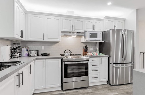 Big Bay Point House | Innisfil Retreat: Hot Tub, Sauna, Pool Table