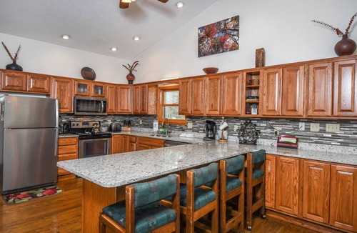 Oakland House | Innisfree | Spacious Chalet with Sunset Lake Views