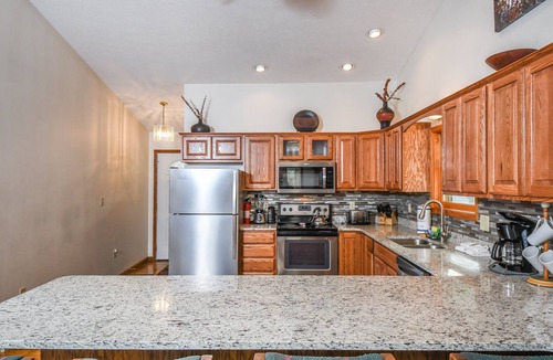 Oakland House | Innisfree | Spacious Chalet with Sunset Lake Views