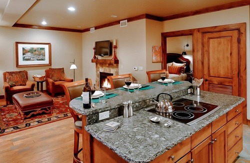 West End Condo | Innsbruck Aspen | Deluxe One-Bedroom Garden Residence 02 w/Hot tub, Centrally located