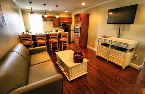 Falmouth Heights Hotel | InnSeason Resorts HarborWalk