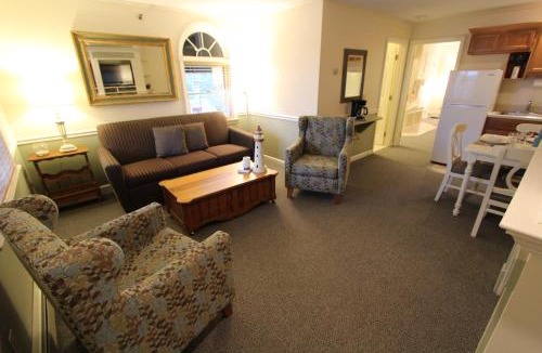 Ogunquit Resort | InnSeason Resorts The Falls at Ogunquit