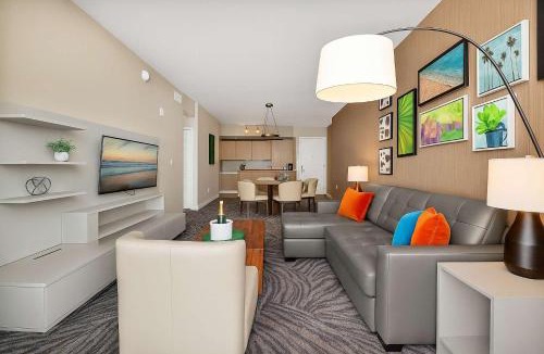Hollywood South Central Beach Apartment | Insane Ocean View Balcony Beachfront Resort Pool