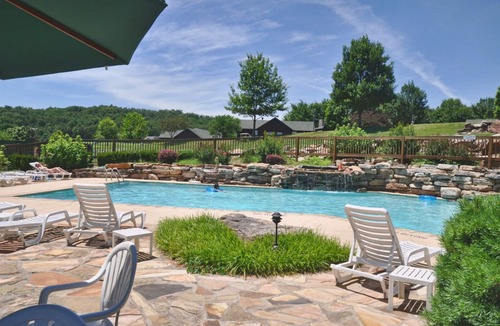Camdenton Cottage | Inside the Premier Old Kinderhook Golf Resort, Pet Friendly and Free Kayaking!