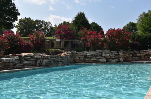 Camdenton Cottage | Inside the Premier Old Kinderhook Golf Resort, Pet Friendly and Free Kayaking!