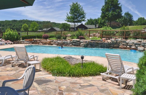 Camdenton Cottage | Inside the premier Old Kinderhook Golf Resort, Pet Friendly and FREE Kayaking