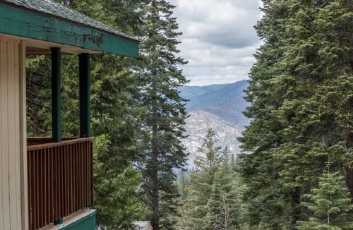 Yosemite West Cabin | INSIDE YOSEMITE PARK- Yosemite Upper Cascade