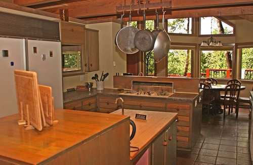 Yosemite West House | Inside Yosemite N.P. Gates, our luxury home is minutes from valley attractions.