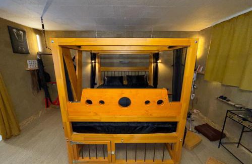 Douzens Hotel | Insinuances