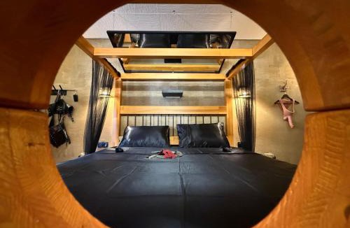 Douzens Hotel | Insinuances