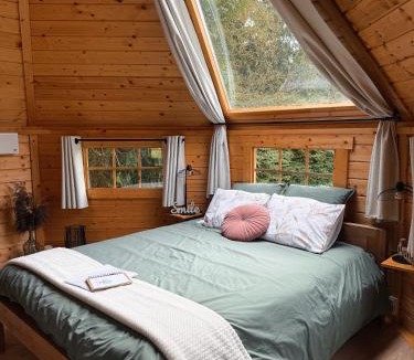 Saint-Christophe-sur-Conde Ski Chalet | Insolite: Le Kota du Lutin Many