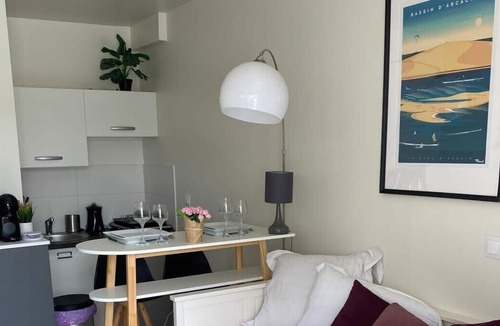 Villenave-d'Ornon Apartment | Inspirantly homespots "Rose" Jacuzzi