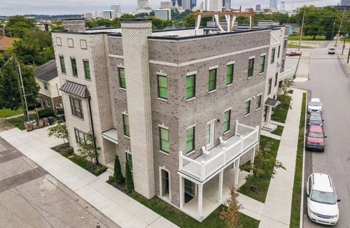 Buena Vista House | ★INSPIRE HOUSE★ Bachelor-ette Rooftop Sky Terrace! 1M to Broadway, 9 beds