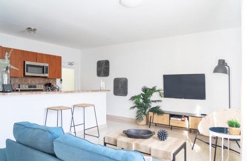 South of Fifth Apartment | Instant Stay Ocean Drive