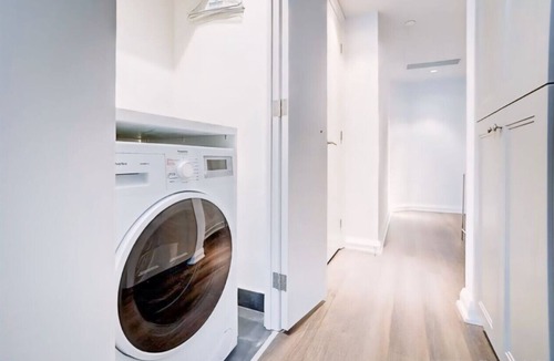 Bloor-Yorkville Apartment | Instant Suites Junior Suite at Yorkville ☆