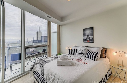 Downtown Toronto Condo | Instant Suites Penthouse 2BR Suite in ❤️ of Toronto Downtown