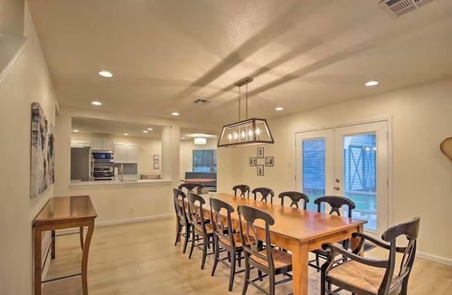 San Marcos House | Insurance, crews, family house. 2 kings, firepit