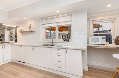 Golden Square House | Insurance Work stays-Pet Friendly-Heating- Netflix