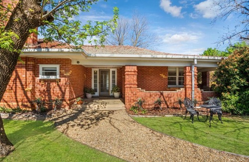 Golden Square House | Insurance Work stays-Pet Friendly-Heating- Netflix