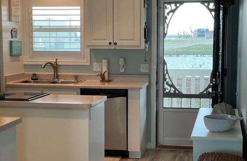 Rockport House | Intercoastal water view! Pet Friendly! Free WIFI!