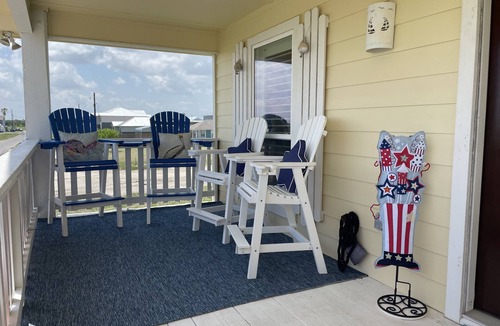 Rockport House | Intercoastal water view! Pet Friendly! Free WIFI!