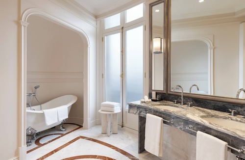 La Chapelle-en-Serval Hotel | InterContinental Chantilly Chateau Mont Royal by IHG