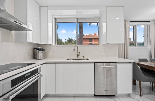 Hollywood South Central Beach Cottage | Intercostal beauty with heated pool + Spa!