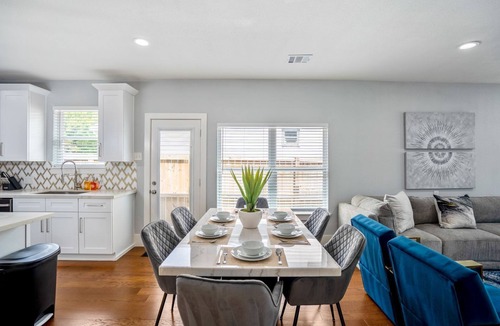 Greater East End House | Intergalactic Abode @EADO - 5 km from FIFA Fest