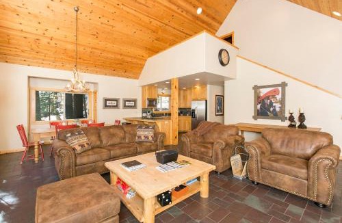 Homewood House | Interlaken West Shore 3BR Pet friendly, Walk to Lake Minutes from Skiing