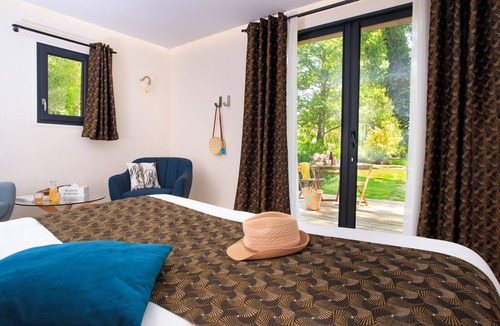 Noyant-et-Aconin Bed & Breakfast | INTIMATE CABIN WITH PRIVATE JACUZZI