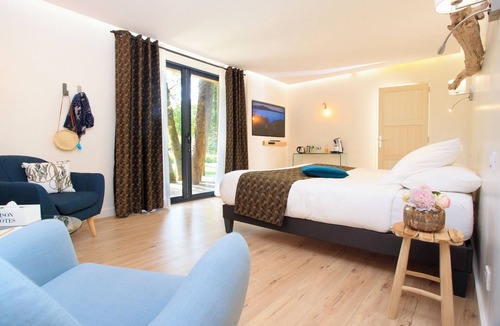 Noyant-et-Aconin Bed & Breakfast | INTIMATE CABIN WITH PRIVATE JACUZZI