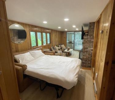 Washington House | Intimate Cabin Private Dock