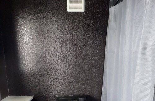 Brazoria Cabin | Intimate Cabin w/ custom shower & Stone Fireplace - Right by the River!