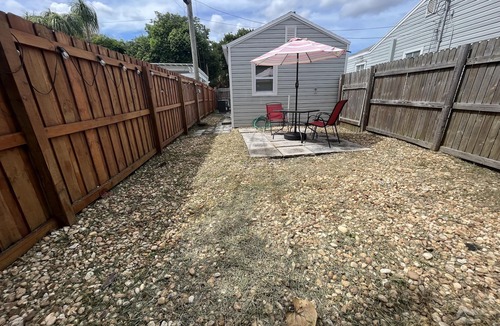 Parker Ridge Cottage | Intimate Cottage Close to Downtown and Beaches