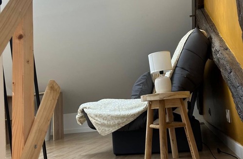Bois-le-Roi Apartment | Intimate duplex apartment in village center