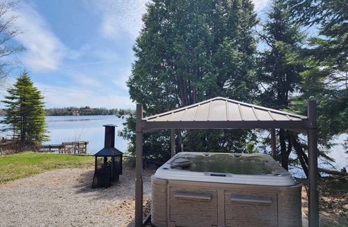 Saint-Marcellin Ski Chalet | Intimate, enchanting lakeside haven with spa. Pets allowed