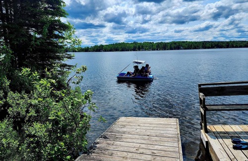 Saint-Marcellin Ski Chalet | Intimate, enchanting lakeside haven with spa. Pets allowed