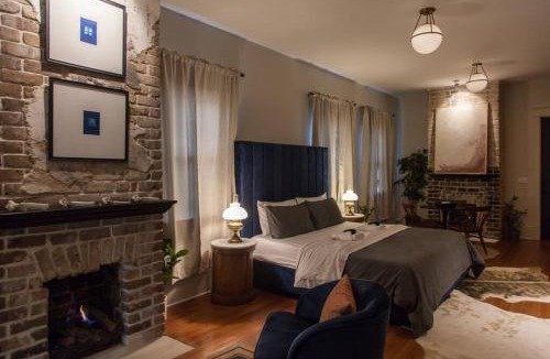 Thomas Square House | Intimate Library Studio - Minutes to Forsyth Park