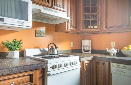 Historic District - North Apartment | Intimate Studio Hideaway Perfect for Couples by Lucky Savannah