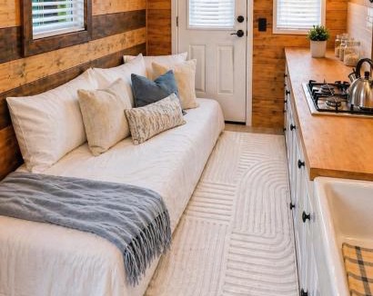 Centre House | Intimate Tiny Home Escape-Hot Tub-Fire Pit-Private