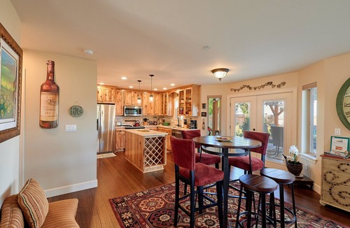 Carlton House | Intimate Wine Experience with a "home" feel