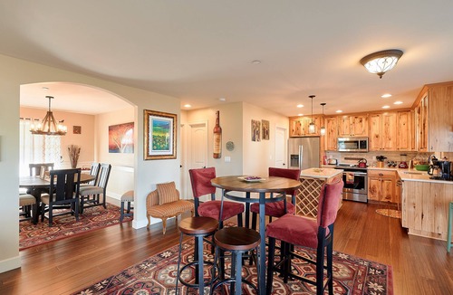 Carlton House | Intimate Wine Experience with a "home" feel